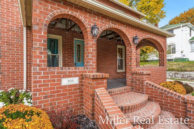 Builiding view twenty five for 303 Colfax, Hastings, MI. 49058