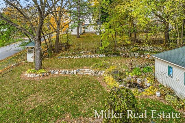 Builiding view twenty three for 303 Colfax, Hastings, MI. 49058