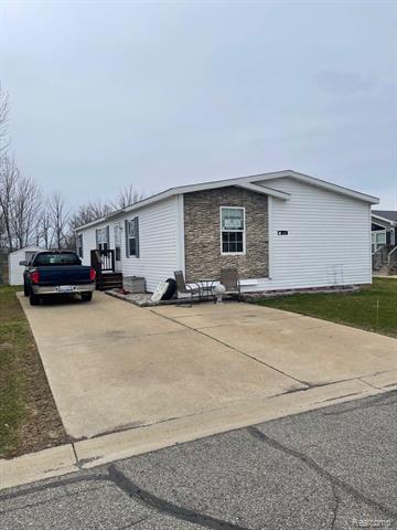 front view for 6347 Kings Way Drive, Fenton, Mi. 48430