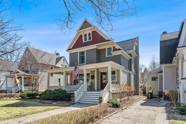 front view for 517 Sixth Street, Traverse City, Mi. 49684