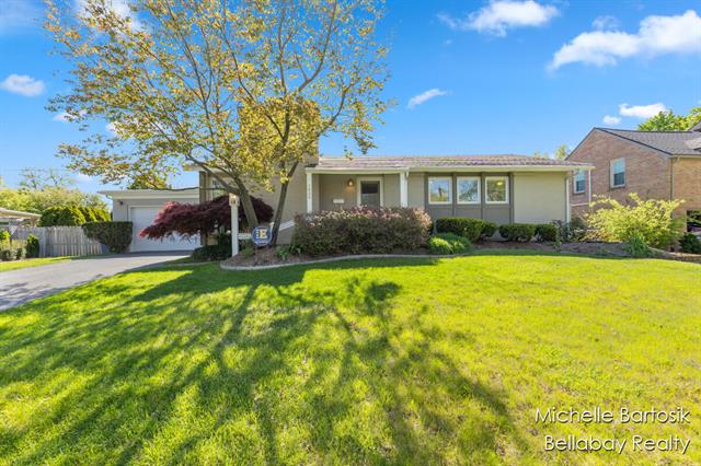 front view for 1424 Ridgewood Avenue Se, Grand Rapids, Mi. 49506