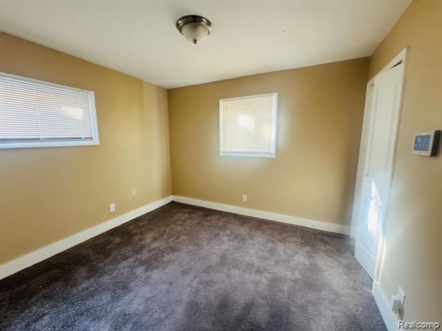 Builiding view six for 18043 Syracuse, Detroit, MI. 48234