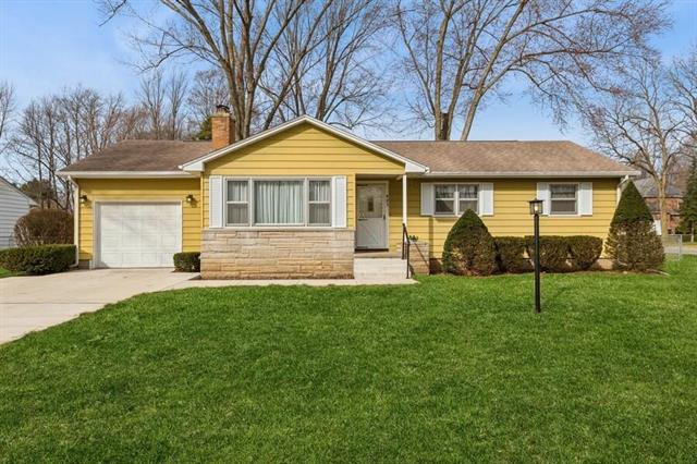 front view for 421 Chippewa Street, Buchanan, Mi. 49107