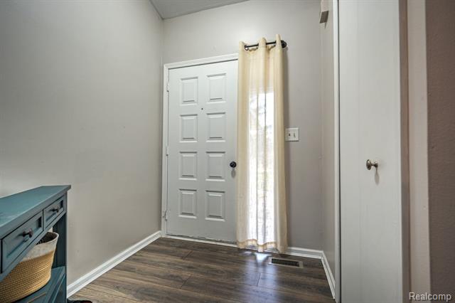 Builiding view eight for 4250 White Oak, Commerce Township, MI. 48382