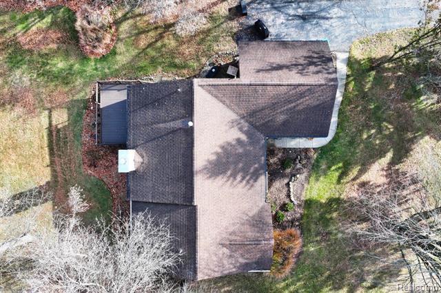 Builiding view eighty for 4250 White Oak, Commerce Township, MI. 48382