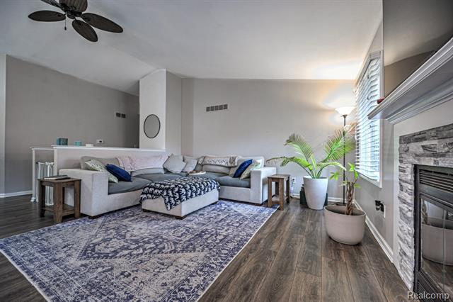 Builiding view eleven for 4250 White Oak, Commerce Township, MI. 48382