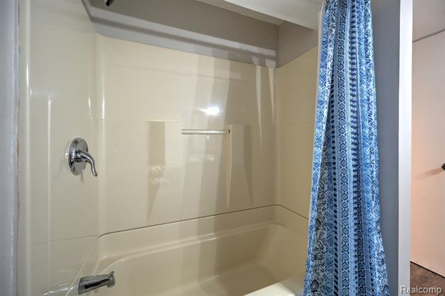 Builiding view fifty seven for 4250 White Oak, Commerce Township, MI. 48382