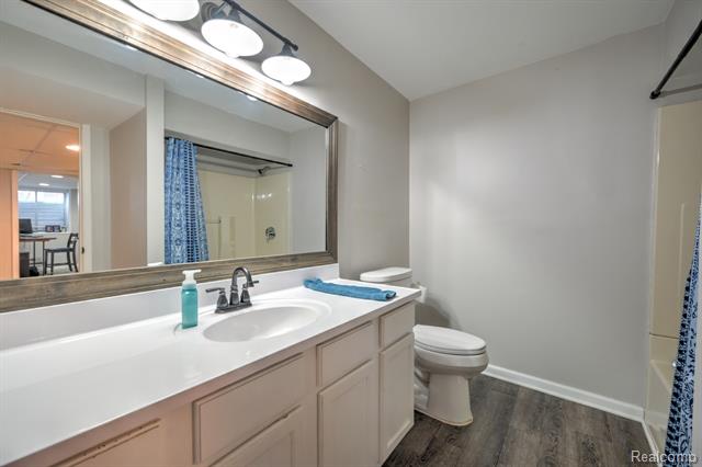 Builiding view fifty six for 4250 White Oak, Commerce Township, MI. 48382