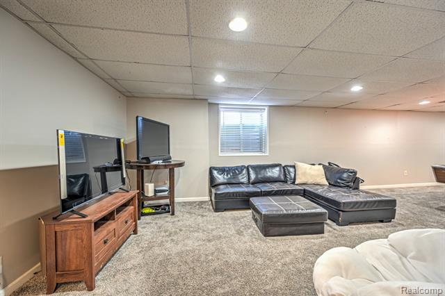 Builiding view fifty for 4250 White Oak, Commerce Township, MI. 48382