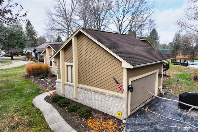 Builiding view five for 4250 White Oak, Commerce Township, MI. 48382