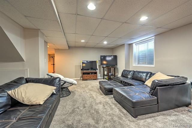 Builiding view forty eight for 4250 White Oak, Commerce Township, MI. 48382