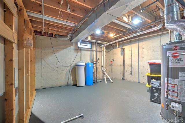 Builiding view forty nine for 4250 White Oak, Commerce Township, MI. 48382