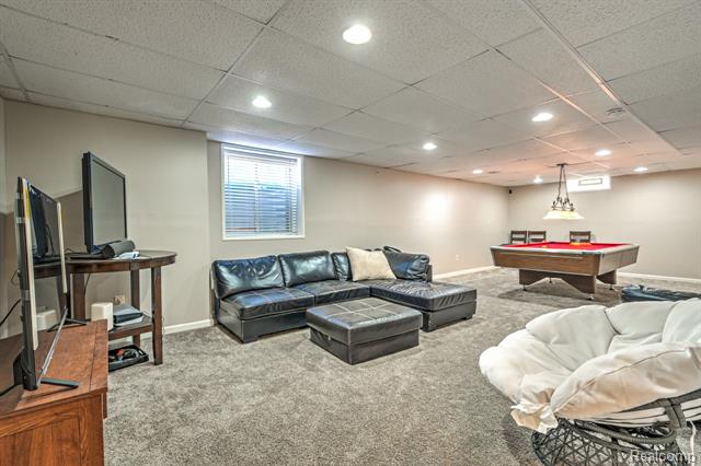 Builiding view forty three for 4250 White Oak, Commerce Township, MI. 48382