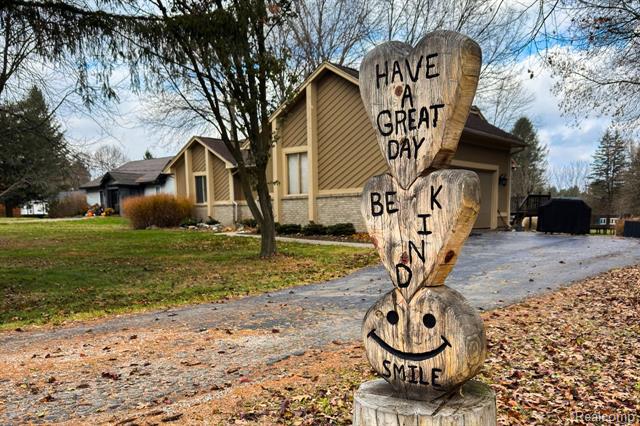 Builiding view four for 4250 White Oak, Commerce Township, MI. 48382