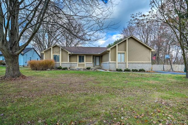 Builiding view one for 4250 White Oak, Commerce Township, MI. 48382