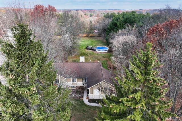 Builiding view seven for 4250 White Oak, Commerce Township, MI. 48382