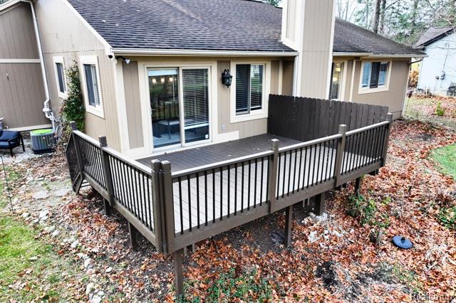 Builiding view seventy four for 4250 White Oak, Commerce Township, MI. 48382