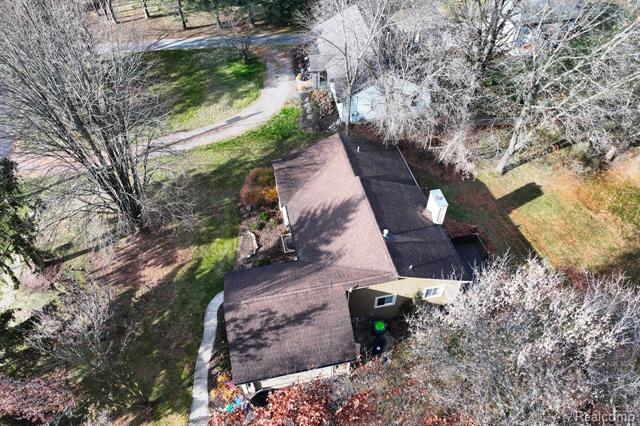 Builiding view seventy nine for 4250 White Oak, Commerce Township, MI. 48382