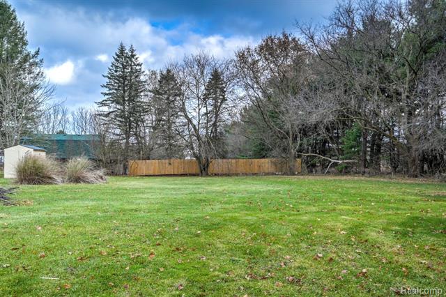 Builiding view seventy for 4250 White Oak, Commerce Township, MI. 48382