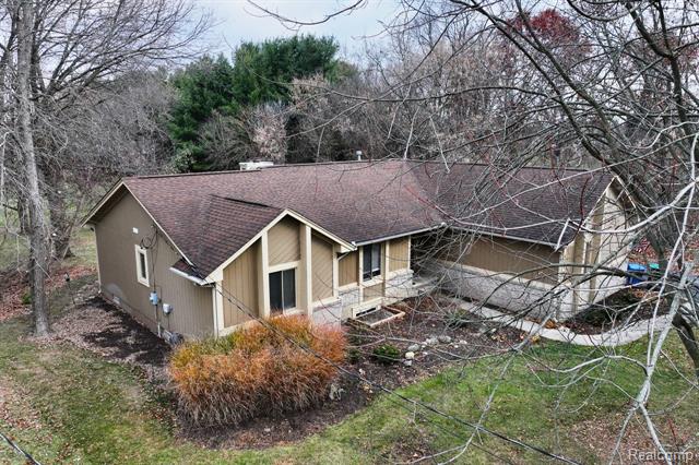 Builiding view six for 4250 White Oak, Commerce Township, MI. 48382