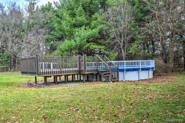 Builiding view sixty nine for 4250 White Oak, Commerce Township, MI. 48382