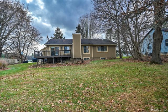 Builiding view sixty seven for 4250 White Oak, Commerce Township, MI. 48382