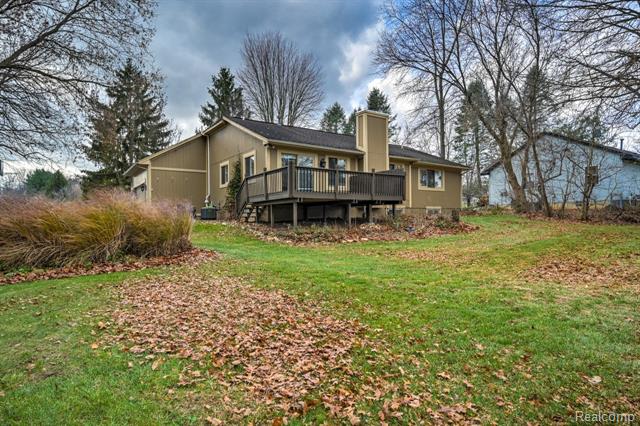 Builiding view sixty six for 4250 White Oak, Commerce Township, MI. 48382