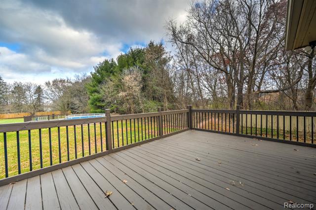 Builiding view sixty three for 4250 White Oak, Commerce Township, MI. 48382