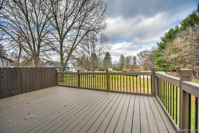 Builiding view sixty two for 4250 White Oak, Commerce Township, MI. 48382