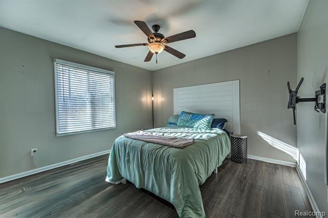 Builiding view thirty eight for 4250 White Oak, Commerce Township, MI. 48382