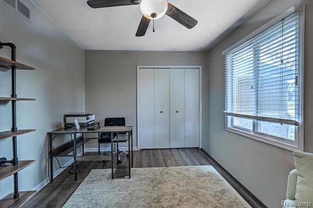 Builiding view thirty five for 4250 White Oak, Commerce Township, MI. 48382