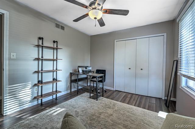 Builiding view thirty six for 4250 White Oak, Commerce Township, MI. 48382