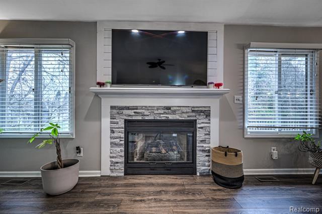 Builiding view twelve for 4250 White Oak, Commerce Township, MI. 48382