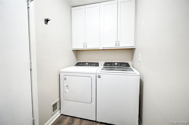 Builiding view twenty eight for 4250 White Oak, Commerce Township, MI. 48382