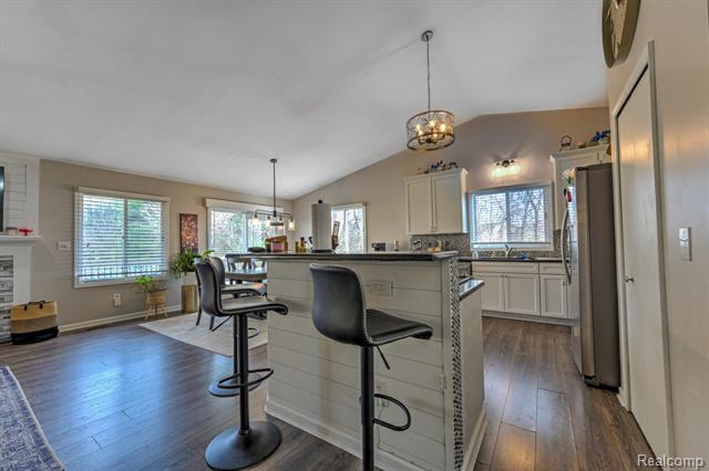 Builiding view twenty two for 4250 White Oak, Commerce Township, MI. 48382