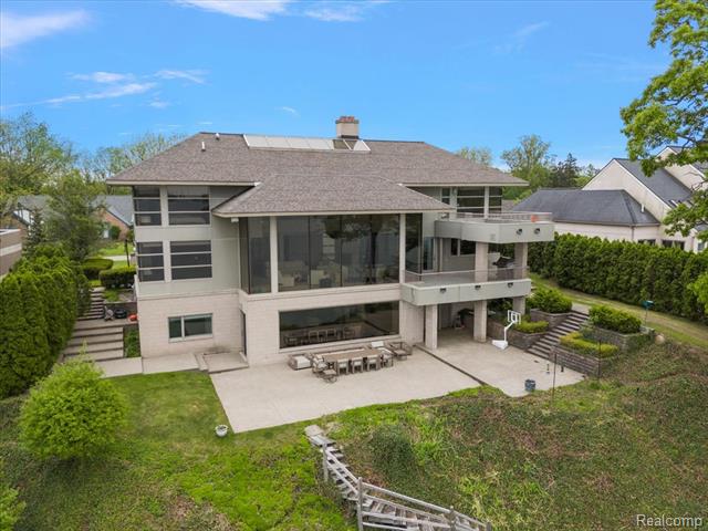 Builiding view one for 3468 Pine Estates, West Bloomfield, MI. 48323