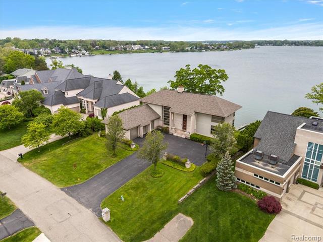 Builiding view three for 3468 Pine Estates, West Bloomfield, MI. 48323