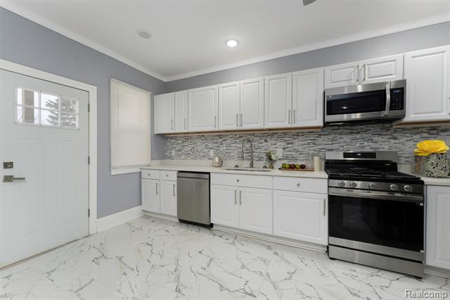 Builiding view eleven for 4411 Iroquois, Detroit, MI. 48214