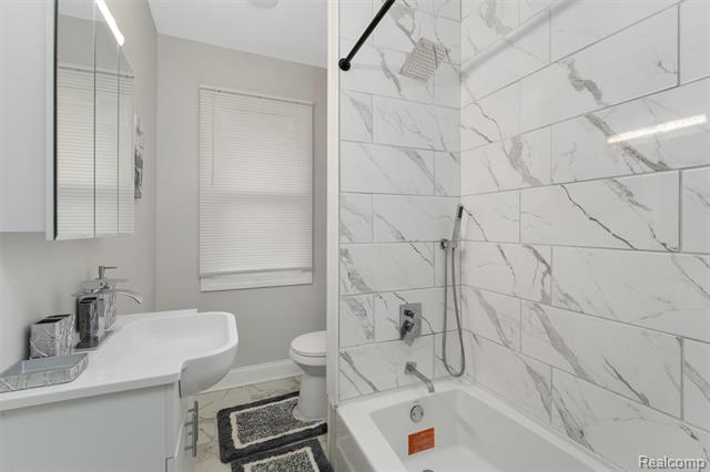 Builiding view nineteen for 4411 Iroquois, Detroit, MI. 48214