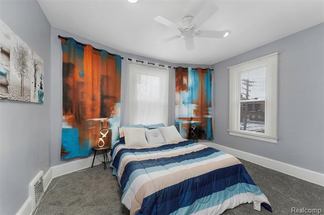 Builiding view seventeen for 4411 Iroquois, Detroit, MI. 48214