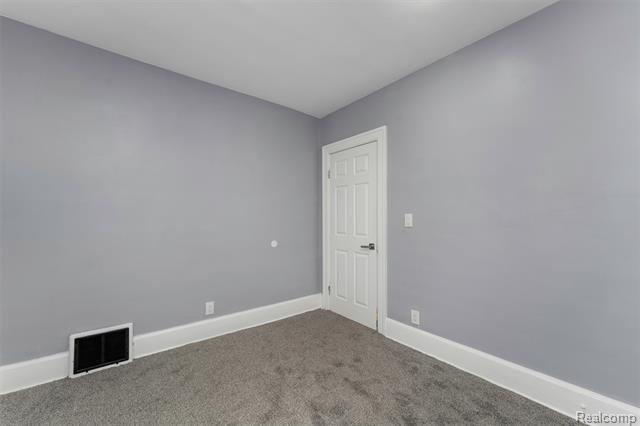 Builiding view sixteen for 4411 Iroquois, Detroit, MI. 48214