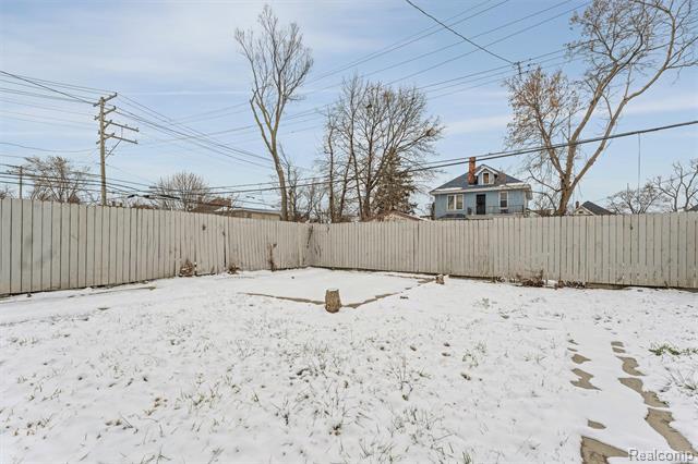 Builiding view thirty one for 4411 Iroquois, Detroit, MI. 48214