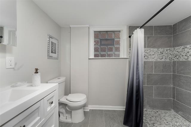 Builiding view twenty nine for 4411 Iroquois, Detroit, MI. 48214