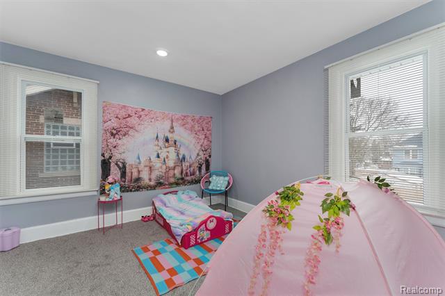 Builiding view twenty one for 4411 Iroquois, Detroit, MI. 48214