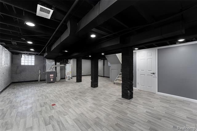 Builiding view twenty six for 4411 Iroquois, Detroit, MI. 48214