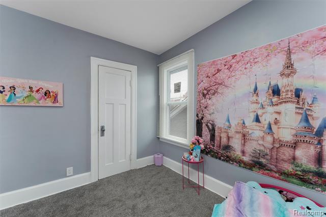 Builiding view twenty two for 4411 Iroquois, Detroit, MI. 48214