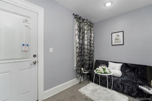 Builiding view twenty for 4411 Iroquois, Detroit, MI. 48214