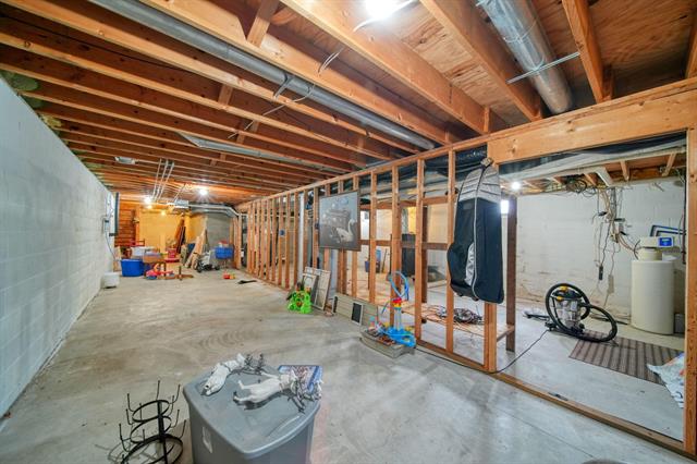 Builiding view thirty three for 1268 Maple Ln, Brooklyn, MI. 49230