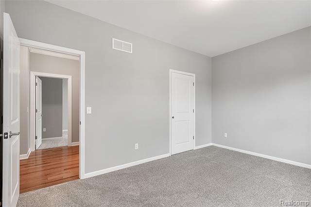 Builiding view two for 5232 Farmridge, Grand Blanc, MI. 48439