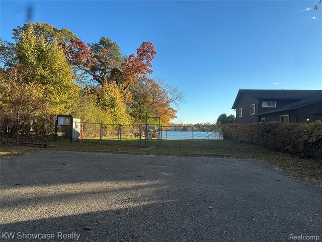 Builiding view sixteen for 3291 Melmoor, Commerce Township, MI. 48382